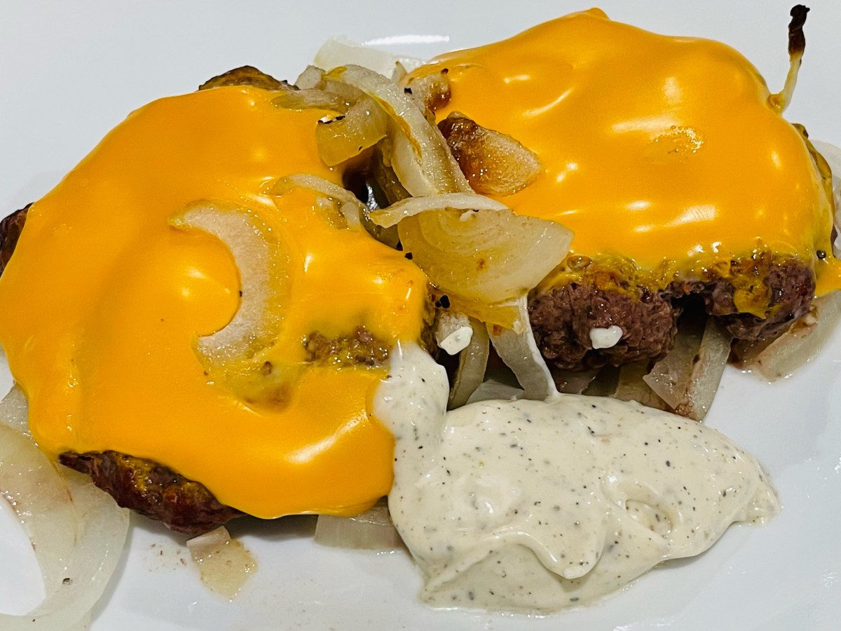 Smash Cheeseburgers with Onions & Garlic&nbsp;Aioli